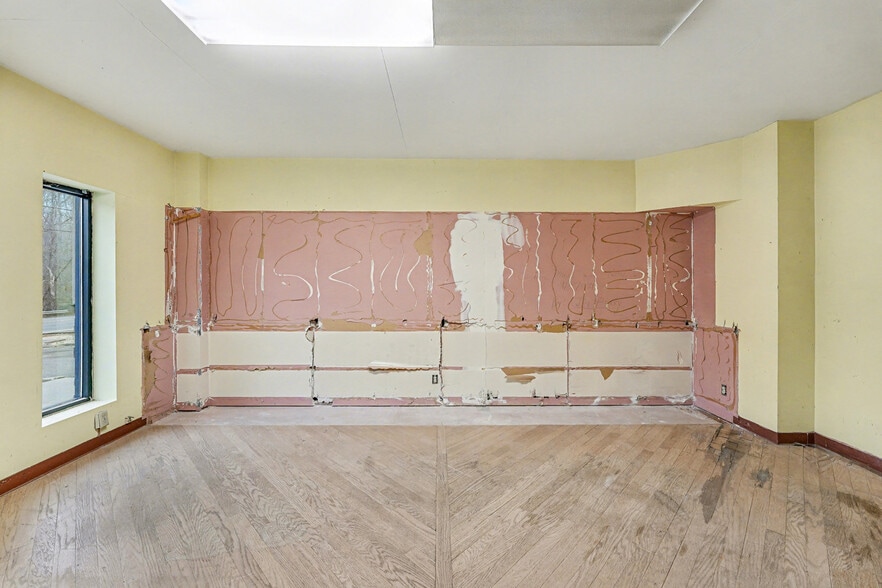 More Photos Of 670 Cambridge St, Fredericksburg Warehouse For Lease