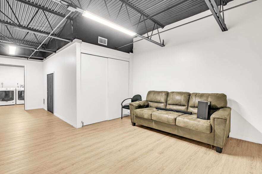 More Photos Of 3650 Coral Ridge Dr, Coral Springs Light Manufacturing For Sale