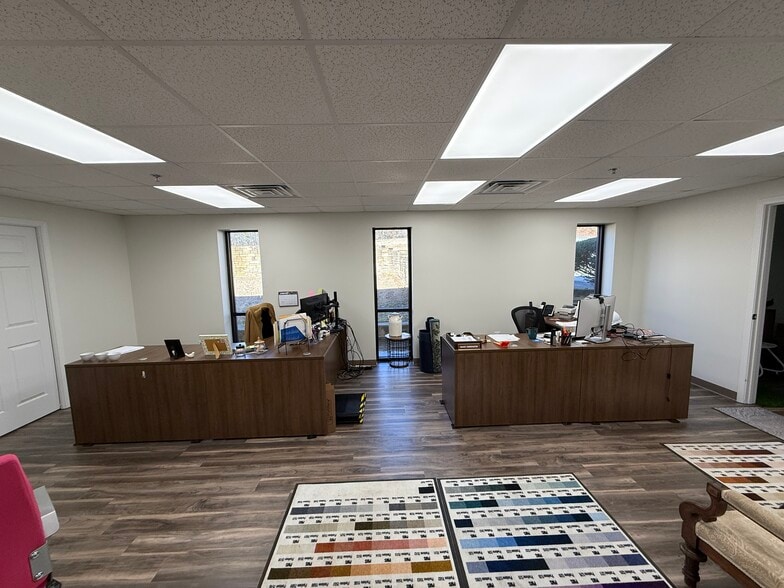 More Photos Of 210 E Lukken Industrial Dr, Lagrange Manufacturing For Lease