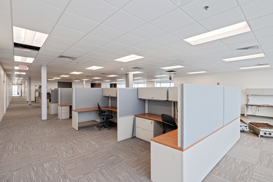 More Photos Of 805 48th Ave W, Williston Manufacturing For Lease