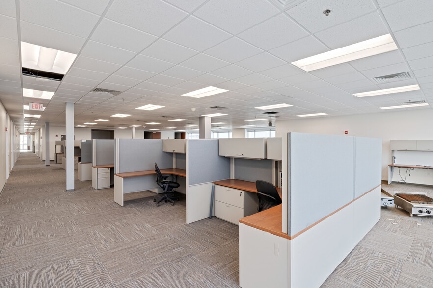 More Photos Of 805 48th Ave W, Williston Manufacturing For Sale