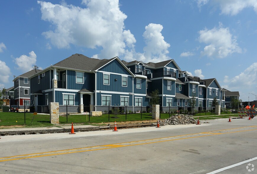 More Photos Of 2888 Nash St, Bryan Apartments For Sale