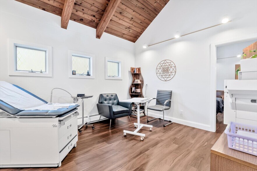 More Photos Of 1049 Main St, West Barnstable Medical For Sale