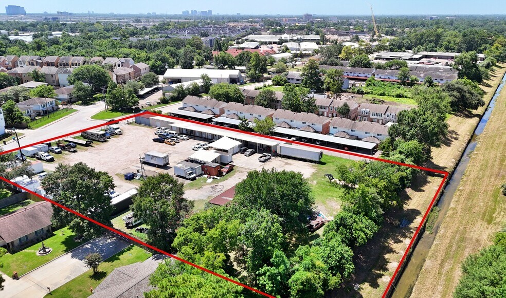 More Photos Of 1915 Sherwood Forest St, Houston Warehouse For Sale