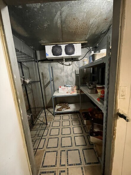 More Photos Of 2724 W Lewis St, Pasco Hotel For Lease