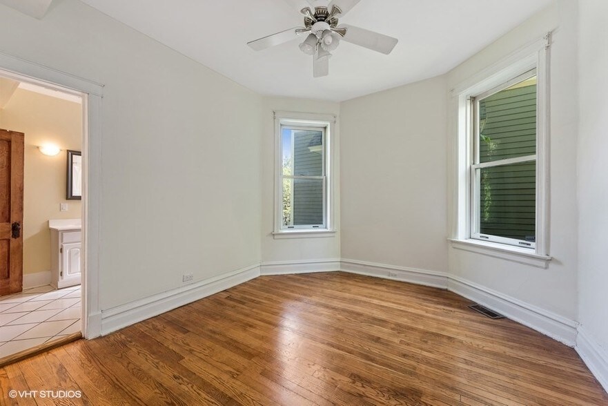 More Photos Of 1228 W Glenlake Ave, Chicago Apartments For Sale