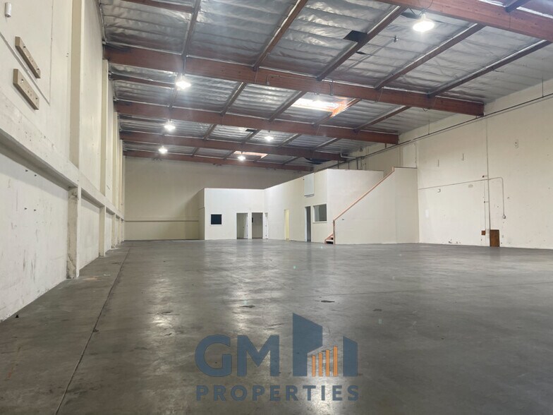 Primary Photo Of 2400-2402 Palm Dr, Signal Hill Warehouse For Lease