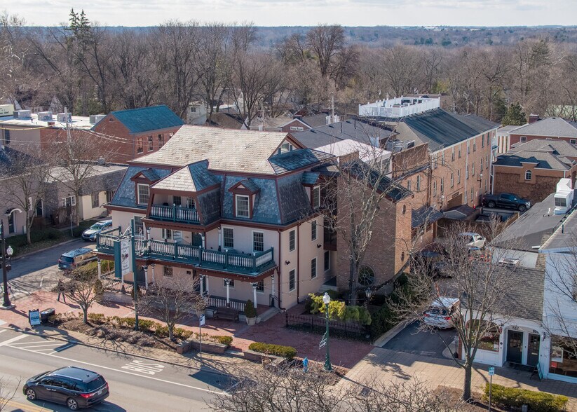 More Photos Of 649 High St, Worthington Storefront Retail Office For Sale