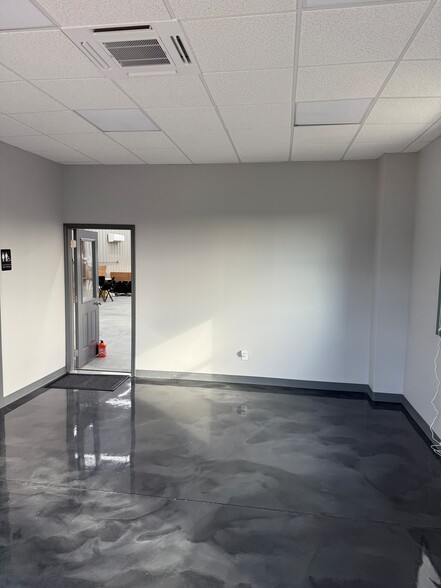 More Photos Of 2243 Commerce Pky, La Grange Auto Repair For Sale