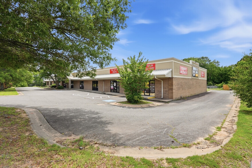 More Photos Of 2215 E Oak St, Conway Office For Lease