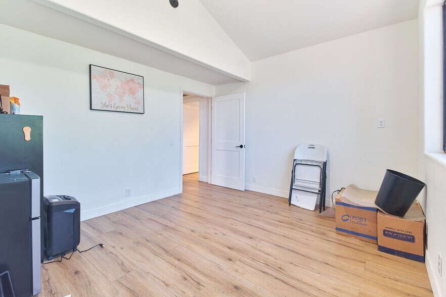 More Photos Of 586 Bonanza Trail, Big Bear Lake Office Residential For Sale