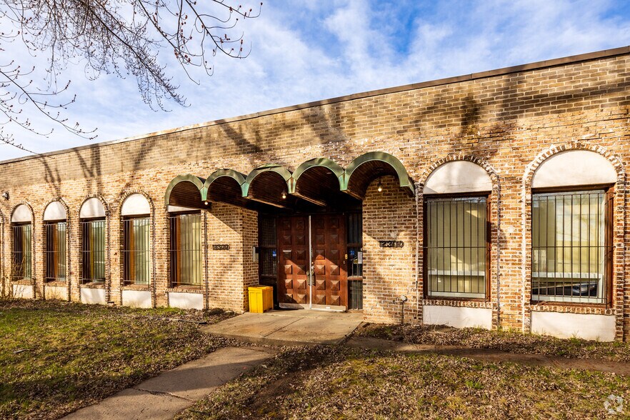 Primary Photo Of 12300 Boul Albert-Hudon, Montréal Warehouse For Lease