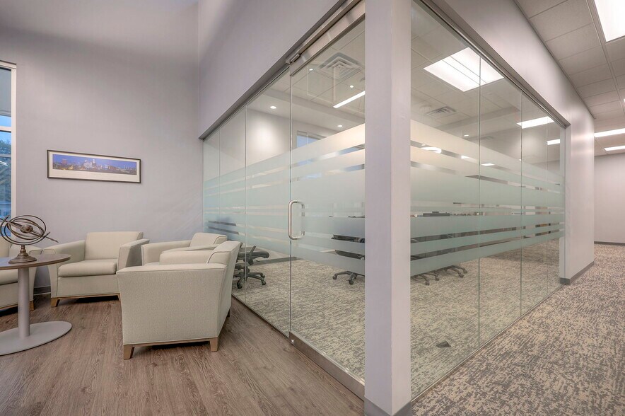 More Photos Of 5821 NW 72nd St, Kansas City Office For Lease