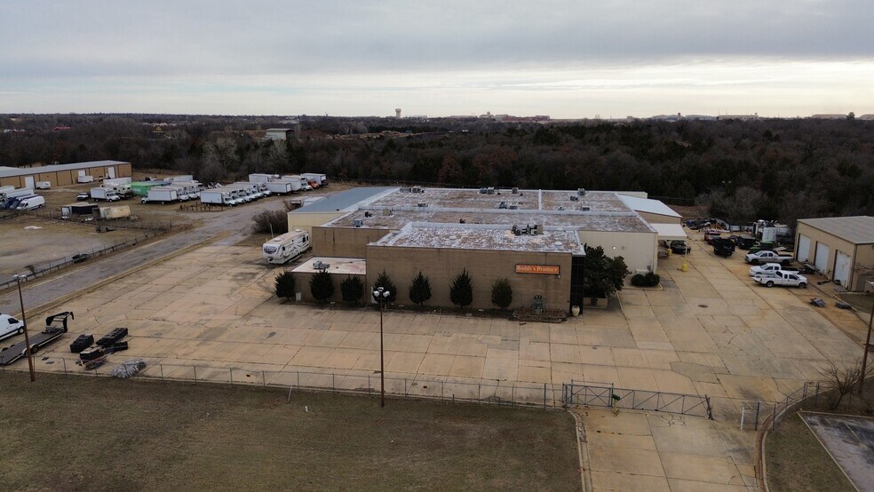 More Photos Of 8716 SE 15th St, Oklahoma City Distribution For Sale