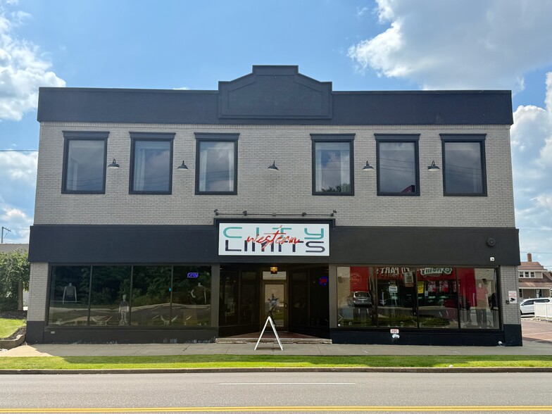 More Photos Of 641 Lincoln Way W, Massillon Showroom For Lease
