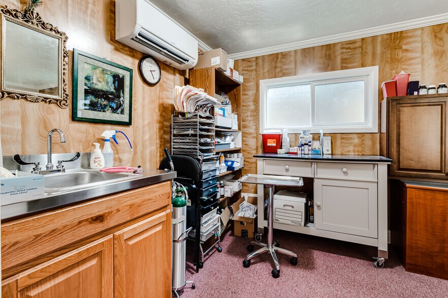More Photos Of 502 E Whiteaker Ave, Cottage Grove Medical For Sale