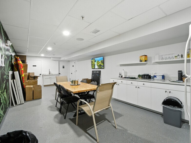 More Photos Of 831 Hamilton St, Somerset Freestanding For Sale