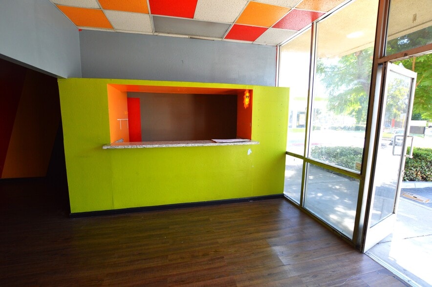 More Photos Of 630-678 W Base Line Rd, Rialto Unknown For Lease