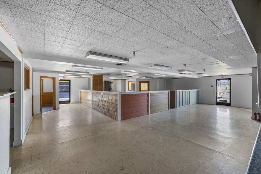 More Photos Of 1045 Twin View Blvd, Redding Freestanding For Sale