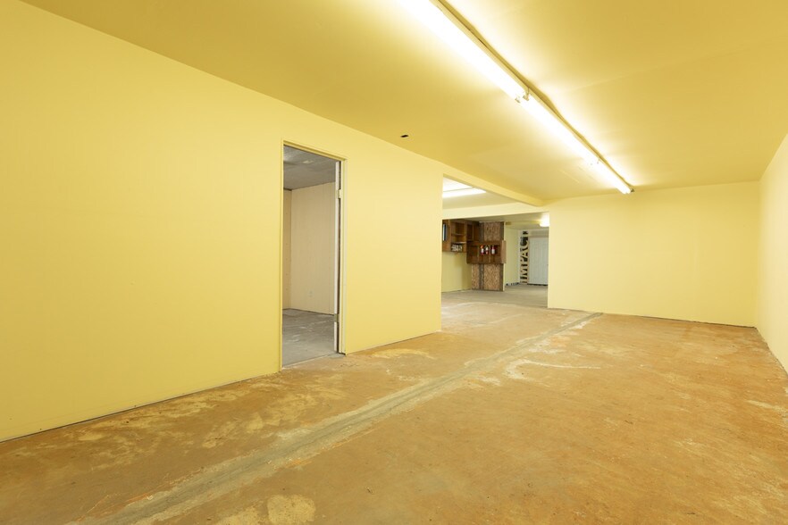 More Photos Of 541 Fremont St, Colusa Showroom For Sale