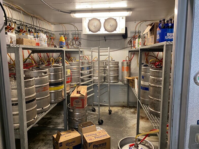 More Photos Of 5100 Lee Hwy, Bristol Restaurant For Sale