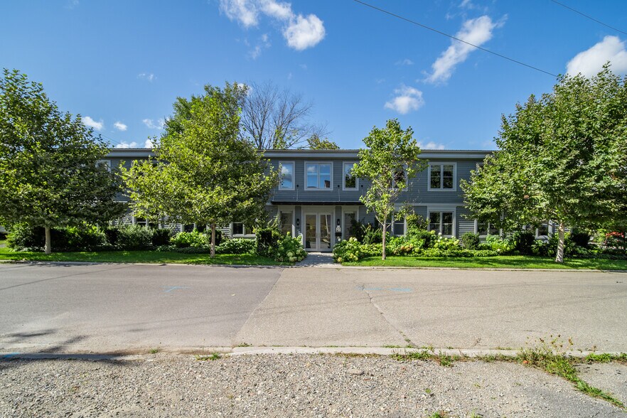 More Photos Of 60 Mill St, Gananoque Medical For Sale