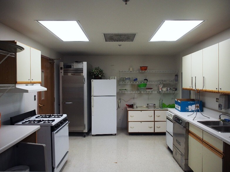 More Photos Of 329-331 S York Rd, Bensenville Daycare Center For Lease