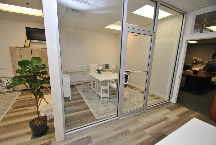 More Photos Of 34-38 Main St, Toms River Office For Lease