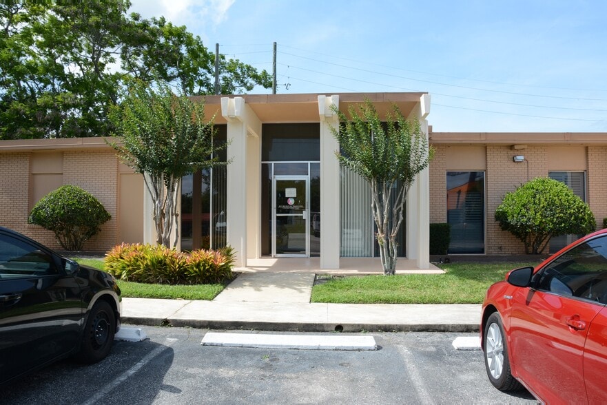 More Photos Of 500 N Semoran Blvd, Orlando Medical For Lease