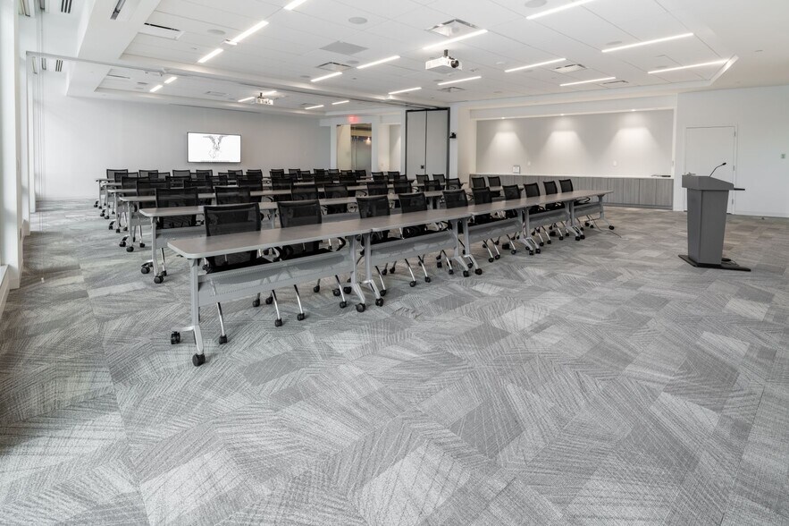 More Photos Of 2300 Wilson Blvd, Arlington Office For Lease
