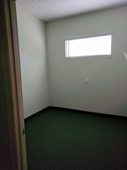 More Photos Of 150 SE 17th St, Ocala Office For Sale