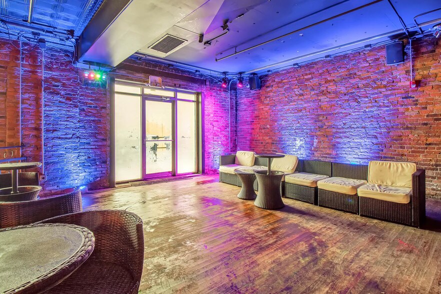 More Photos Of 228 Franklin St, Buffalo Bar For Sale