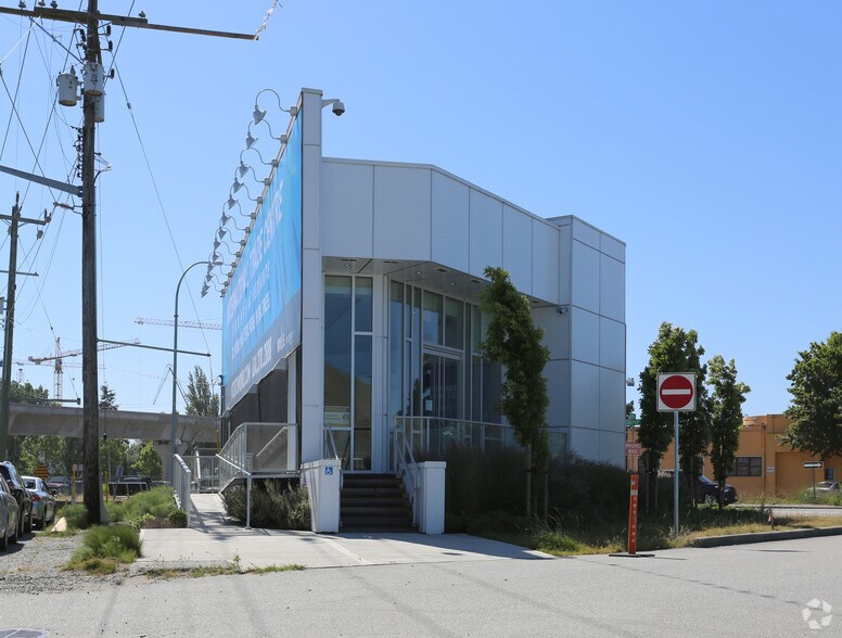 More Photos Of 8400 West Rd, Richmond Office For Lease