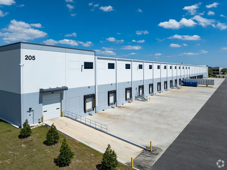 More Photos Of 205 Depot Way, Haines City Warehouse For Lease