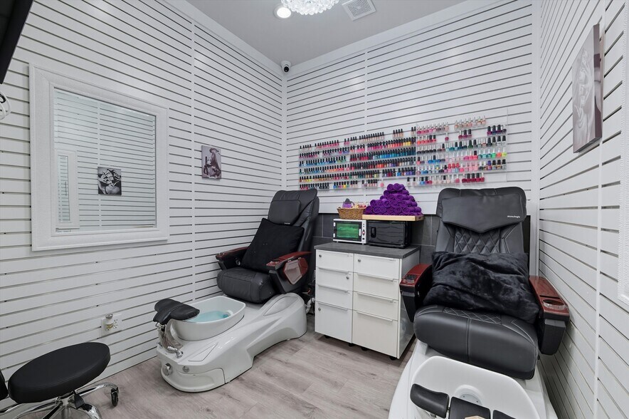 More Photos Of 450 W Harwood Rd, Hurst Freestanding For Sale