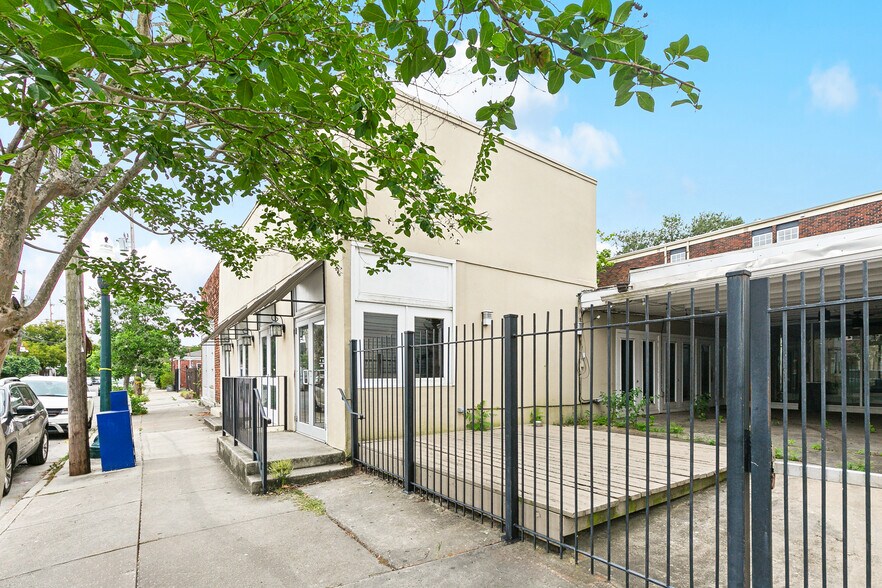 More Photos Of 7624 Maple St, New Orleans Storefront For Lease