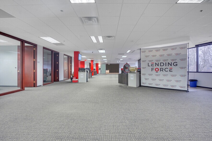 More Photos Of 31700 Middlebelt Rd, Farmington Hills Office For Lease