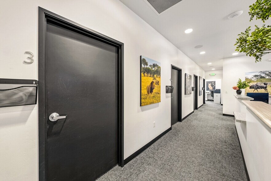 More Photos Of 296 S Pacific Hwy, Talent Medical For Sale