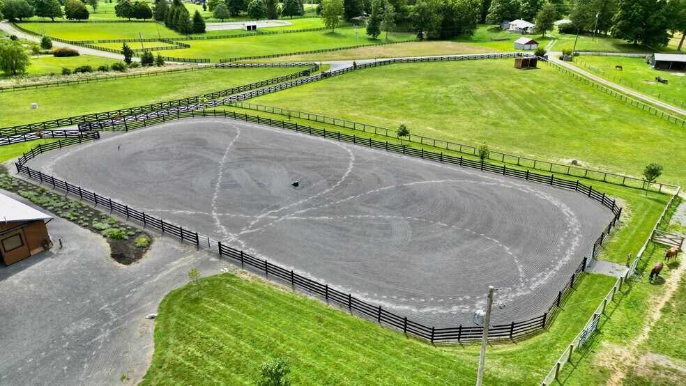 More Photos Of 3476 Fairview Rd, Lewisburg Specialty For Sale