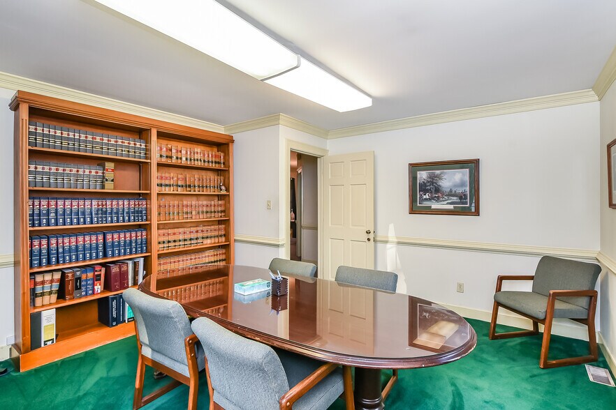 More Photos Of 1900 E Parham Rd, Henrico Office For Sale