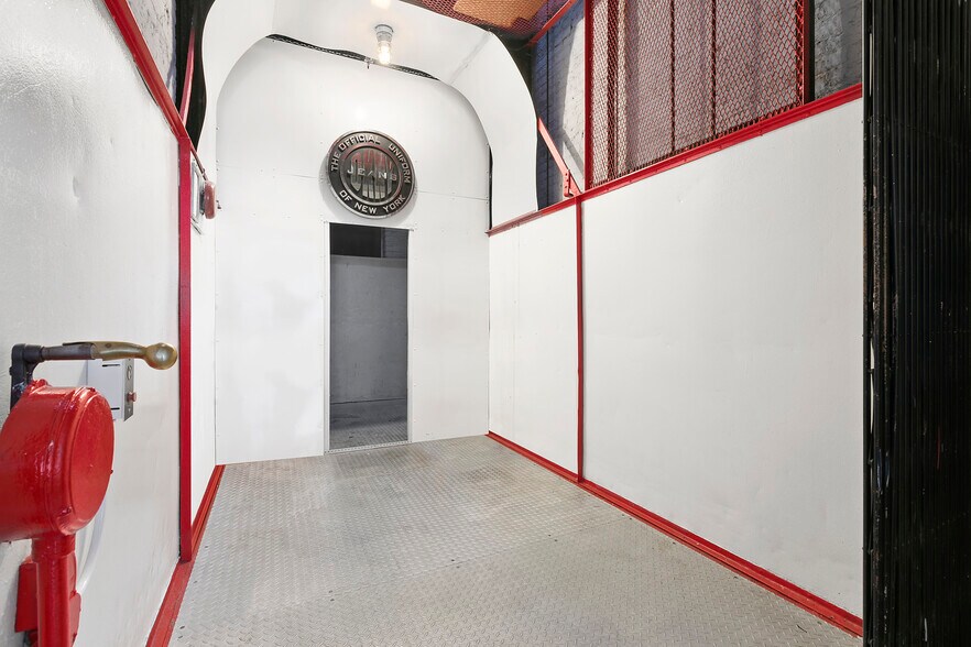 More Photos Of 447 W 36th St, New York Loft Creative Space For Lease