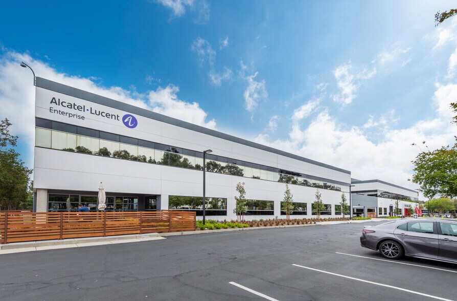 More Photos Of 2000 Corporate Center Dr, Thousand Oaks Service For Sale