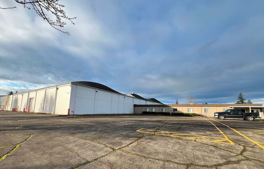 More Photos Of 811 N 1st St, Silverton Food Processing For Lease