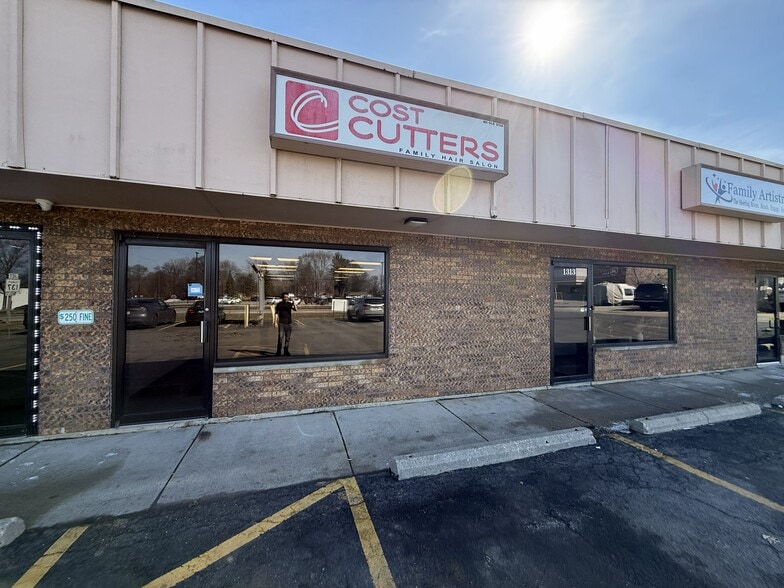 More Photos Of 1301-1315 21st St, Zion Unknown For Lease