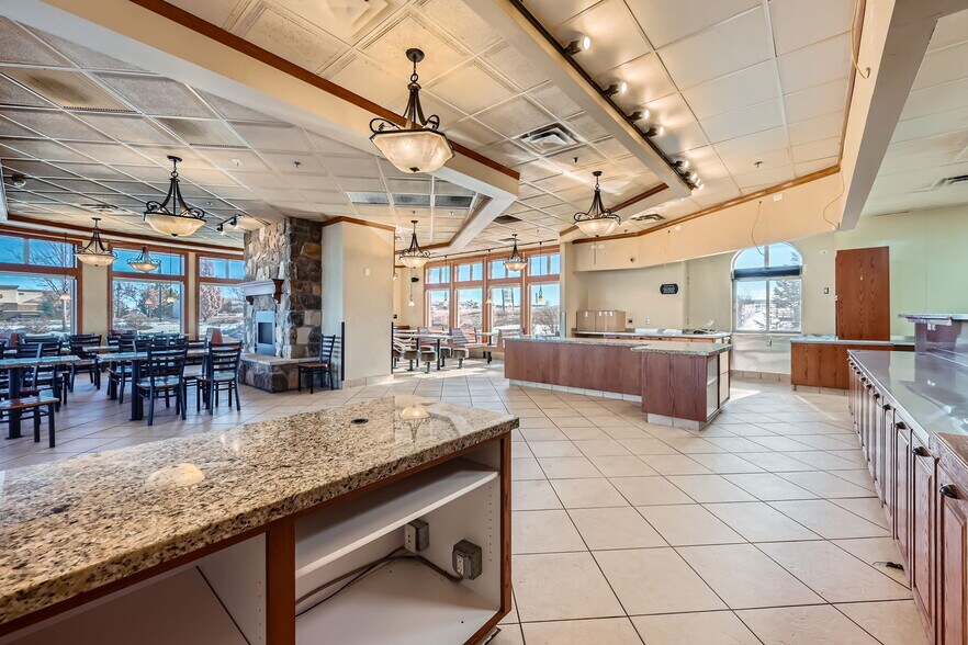 More Photos Of 9846 Zenith Meridian Dr, Englewood Restaurant For Lease