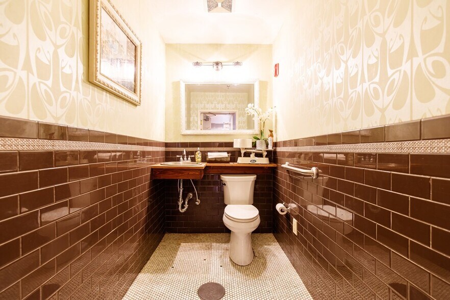 More Photos Of 132 N Patterson St, Valdosta Restaurant For Sale