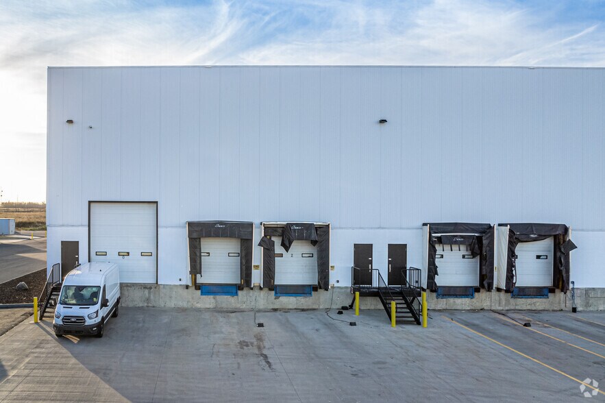 More Photos Of 15704 157 Av NW, Edmonton Warehouse For Lease