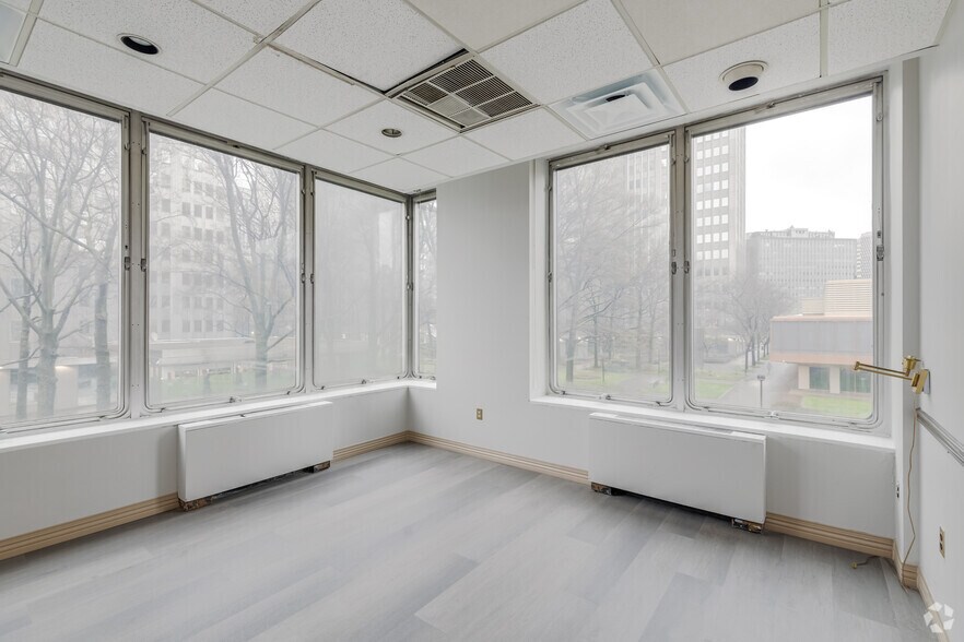 More Photos Of 320 Fort Duquesne Blvd, Pittsburgh Apartments For Sale