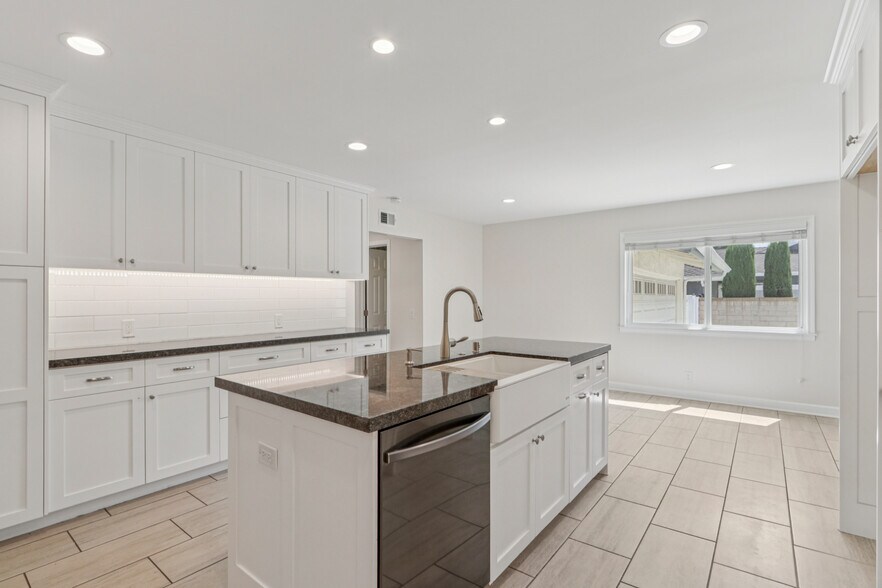 More Photos Of 17148 Stare St, Northridge Apartments For Sale