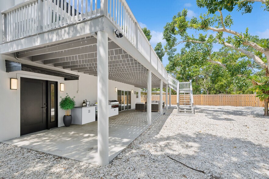 More Photos Of 2655 Bay St, Sarasota Apartments For Sale